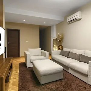Апартаменты Beachfront 3-bedroom With Jaccuzi And Barbecue In The Back